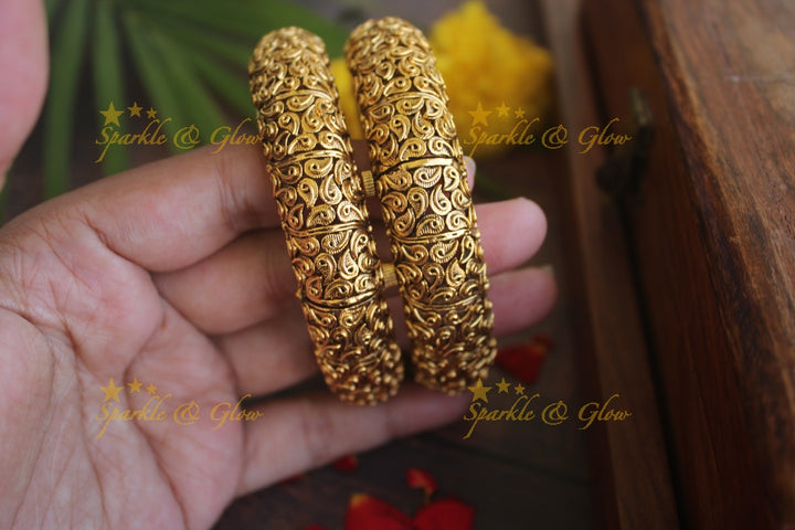 Gold alike antique kada type screw bangles