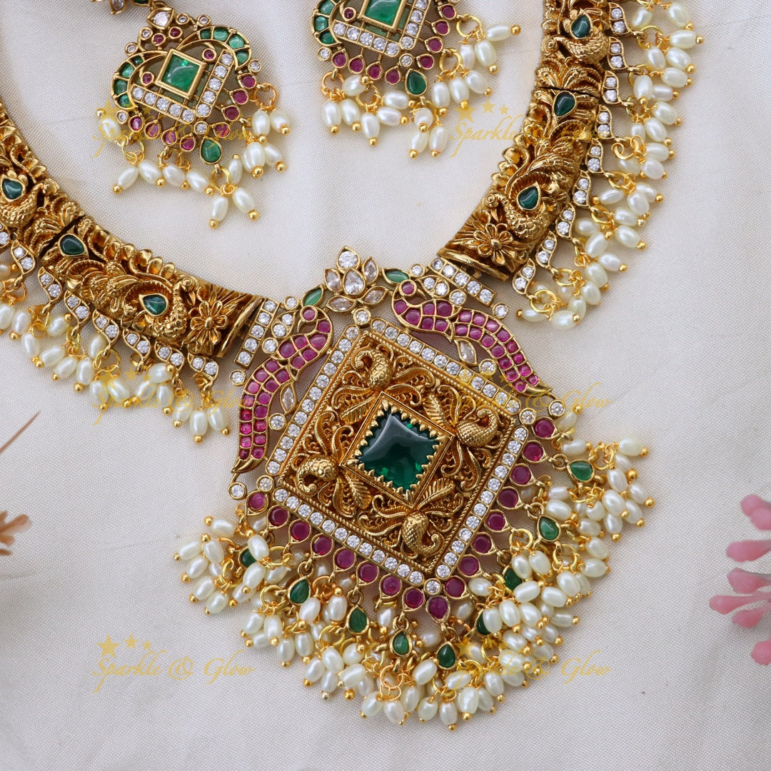 Stunning Festive Gold-Tone Necklace & Earring Set