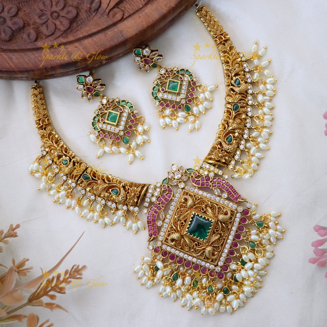 Stunning Festive Gold-Tone Necklace & Earring Set