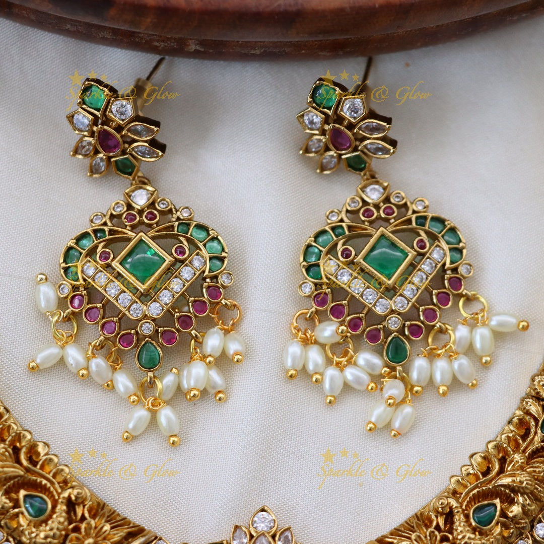 Stunning Festive Gold-Tone Necklace & Earring Set