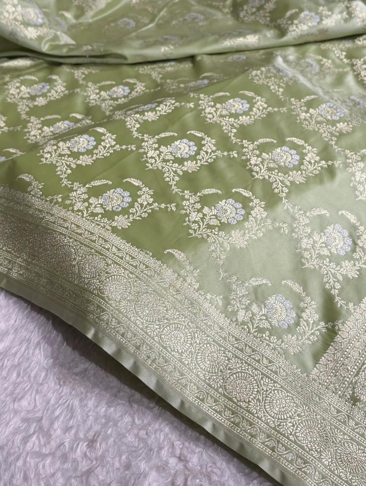 Exquisite Banarasi Saree for Weddings & Festive Looks
