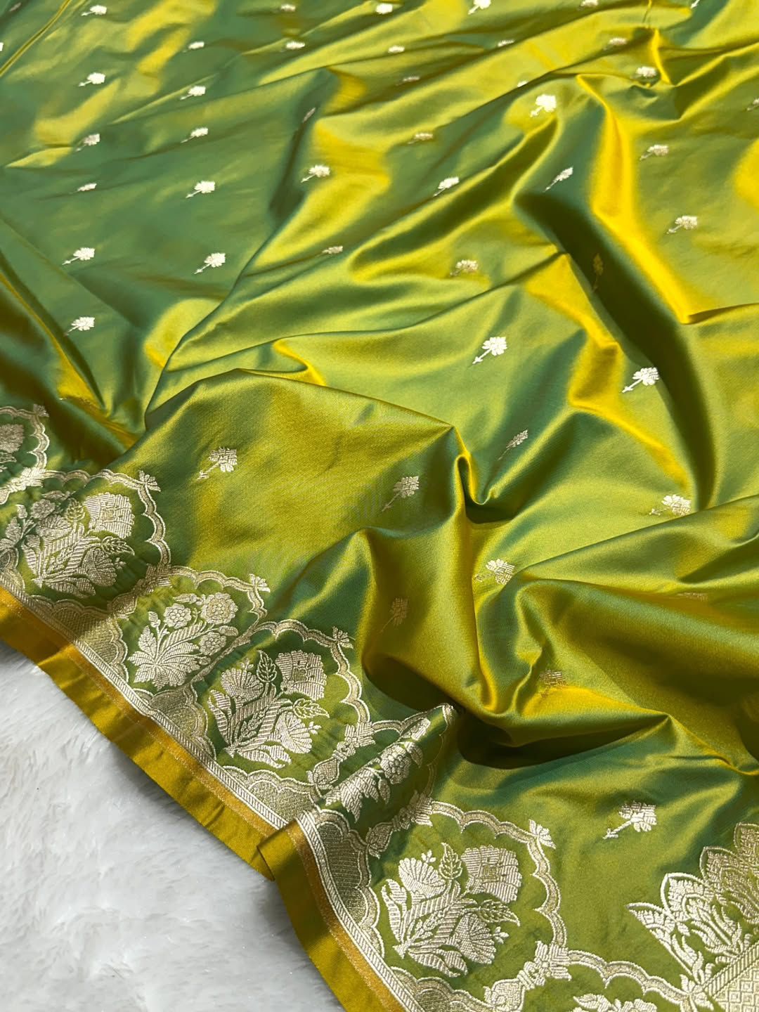 Exquisite Designer Banarasi Saree for Festive Elegance