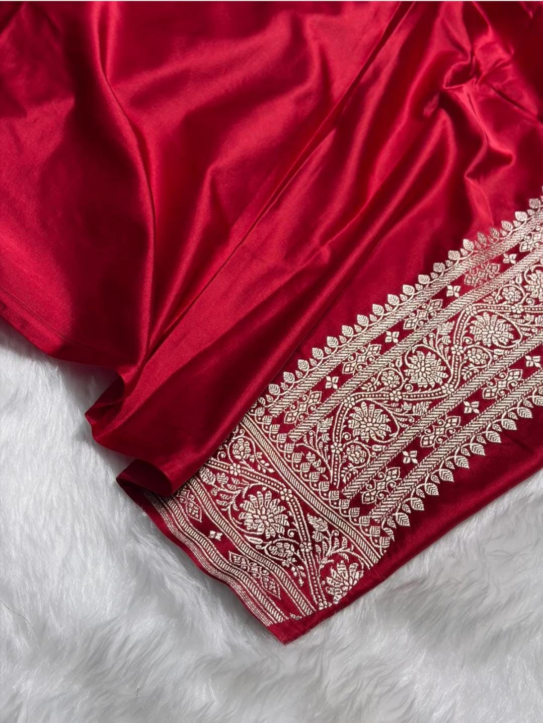 Exquisite Banarasi Mushru Saree - Festive Elegance