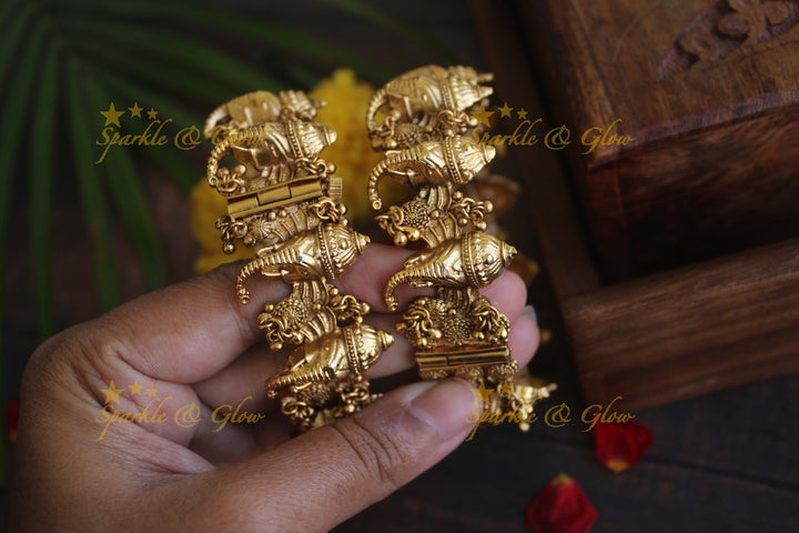 Gold alike antique Ganesha carved screw bangles