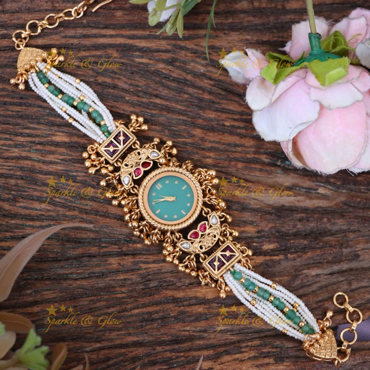 Elegant Gold Heritage Bracelet Watch - Timeless Beauty
