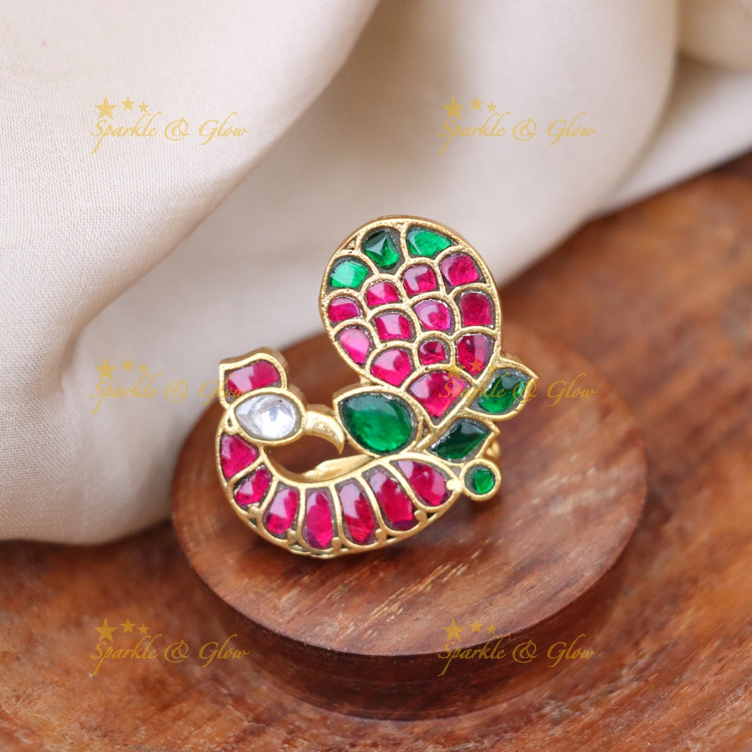 Gold-Plated Festive Saree Pin for Elegant Occasions