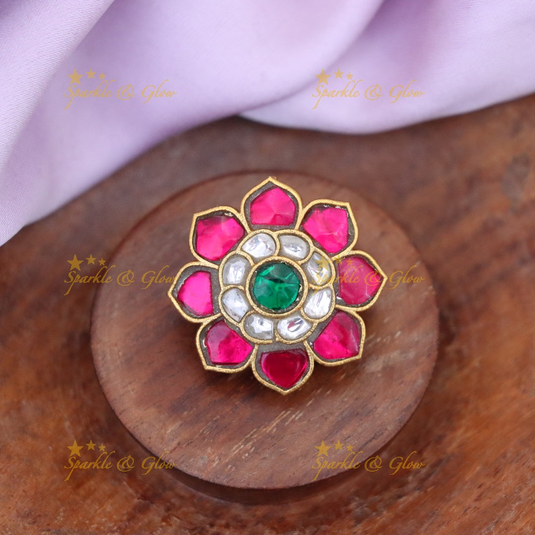 Exquisite Gold Floral Saree Pin for Celebrations
