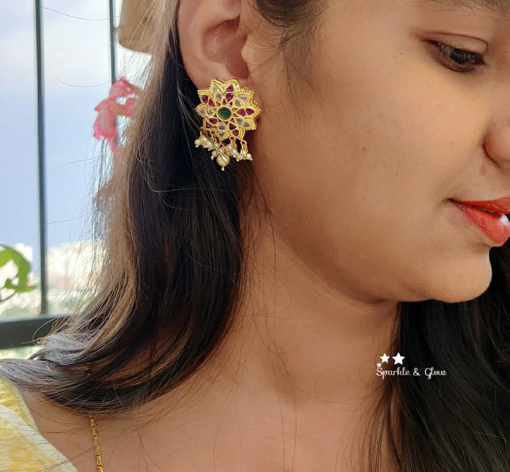 Flower deisgn crafted with kemp stones stud - Sparkle and Glow