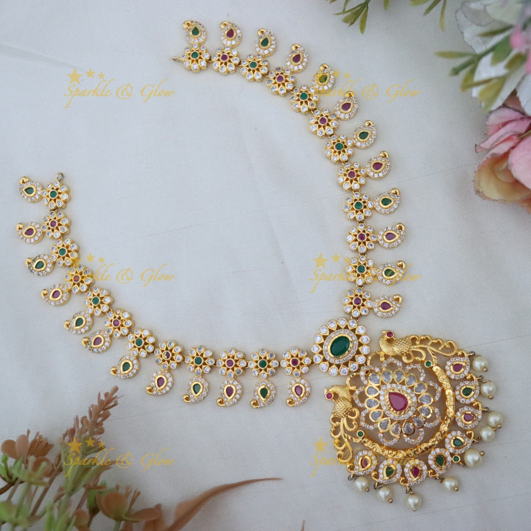 Exquisite Gold Tone Short Necklace for Festive Charm