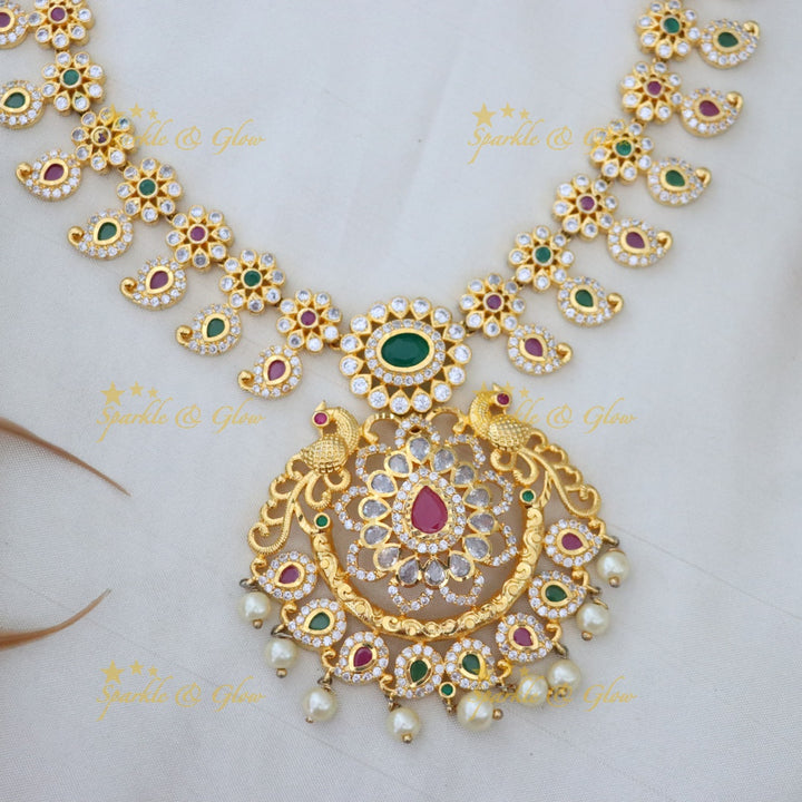 Exquisite Gold Tone Short Necklace for Festive Charm