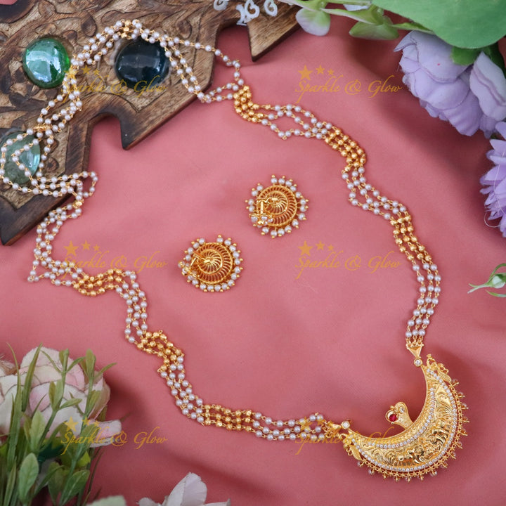 Exquisite Temple-Inspired Pendant Necklace Set