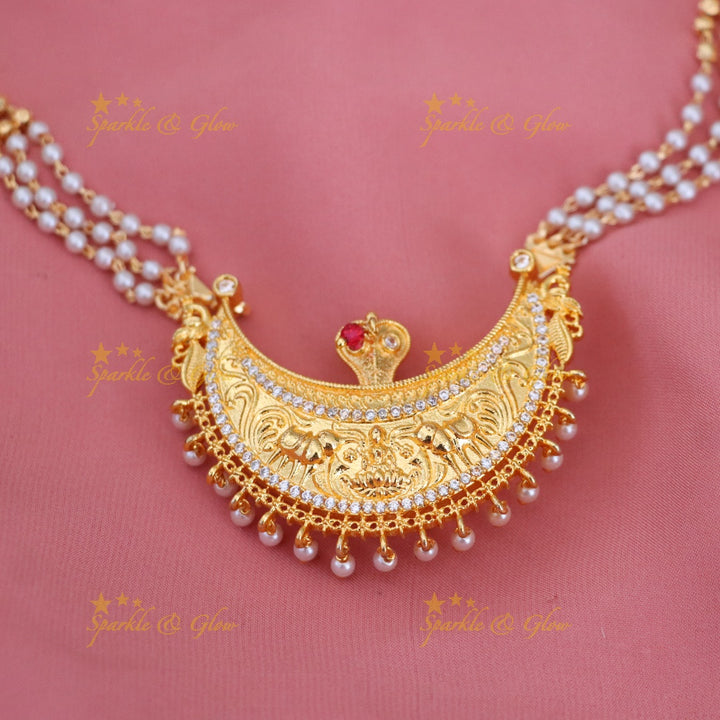 Exquisite Temple-Inspired Pendant Necklace Set
