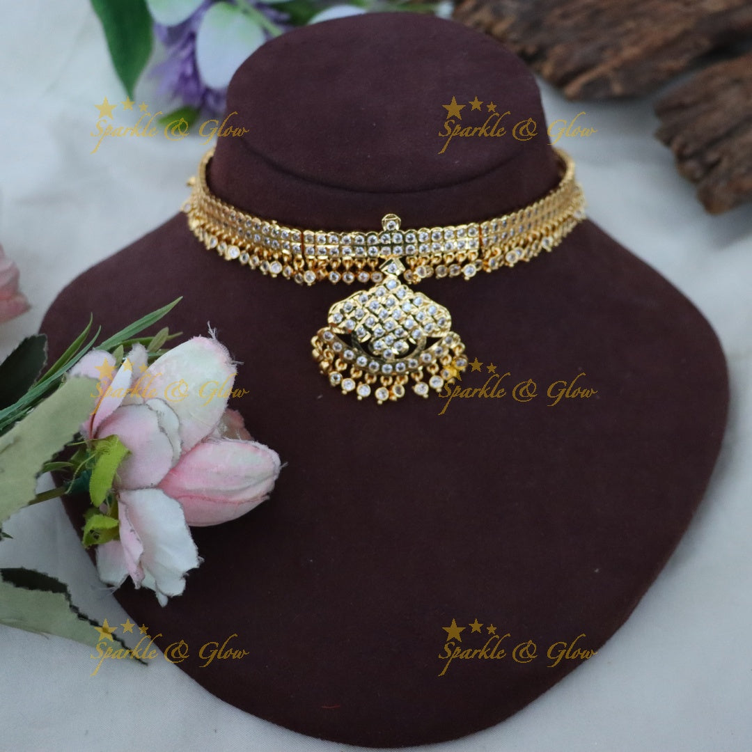 Exquisite Two-Layer Floral Necklace in Gold - New Arrivals