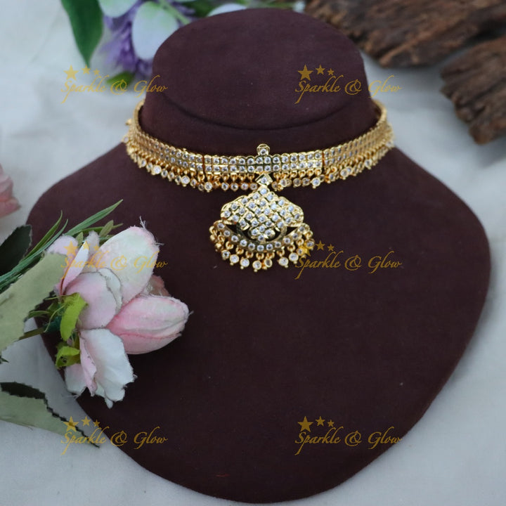 Exquisite Two-Layer Floral Necklace in Gold - New Arrivals