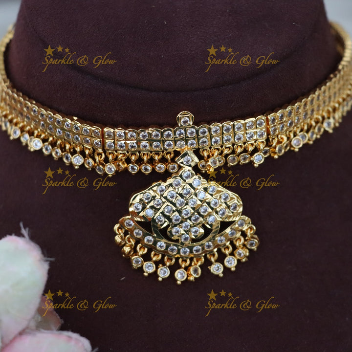 Exquisite Two-Layer Floral Necklace in Gold - New Arrivals