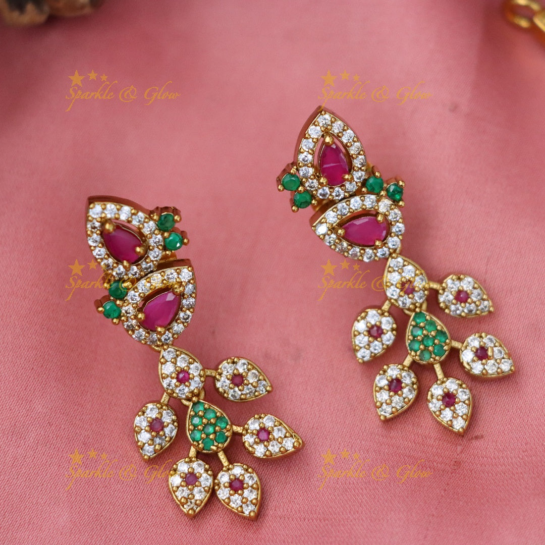 Elegant Gold and Gemstone Necklace Set - Sparkle & Glow
