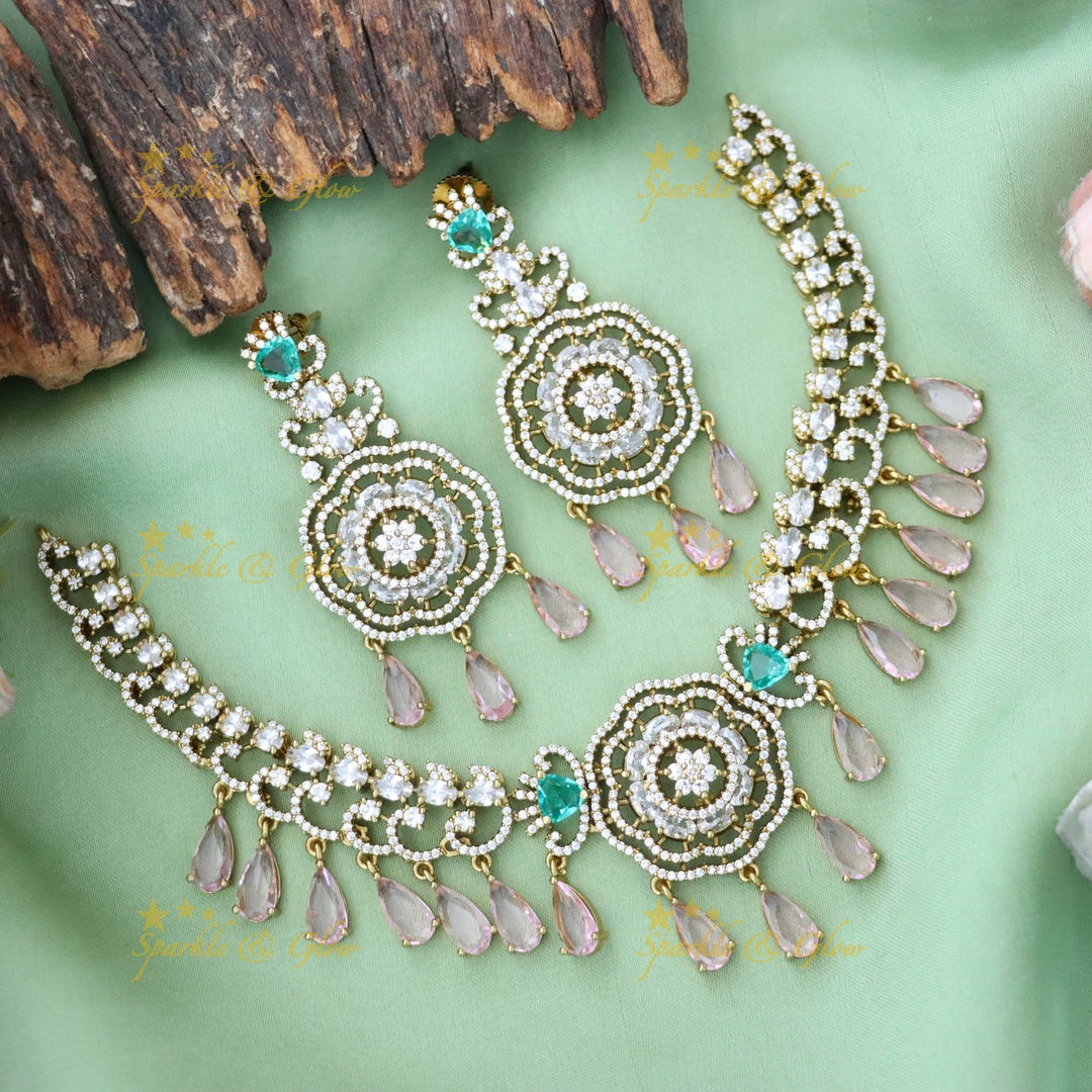 Stunning Short Necklace for Festive Occasions