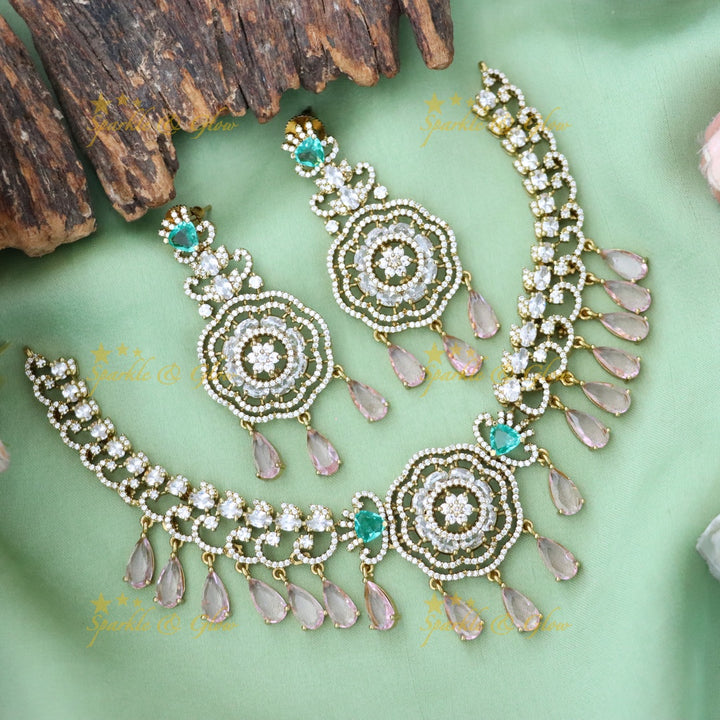 Stunning Short Necklace for Festive Occasions