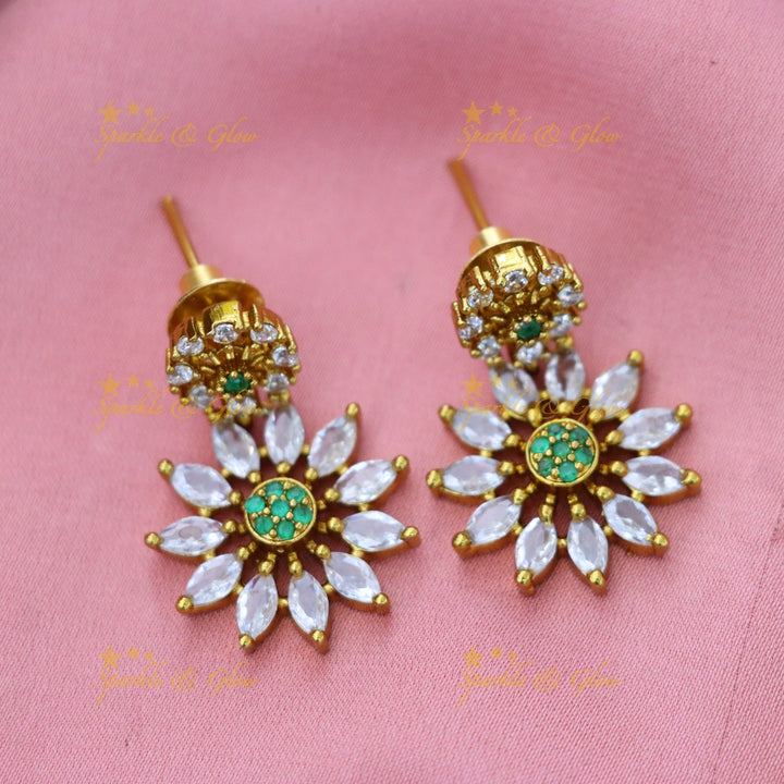 Exquisite Gold-Toned Floral Necklace & Earrings Set
