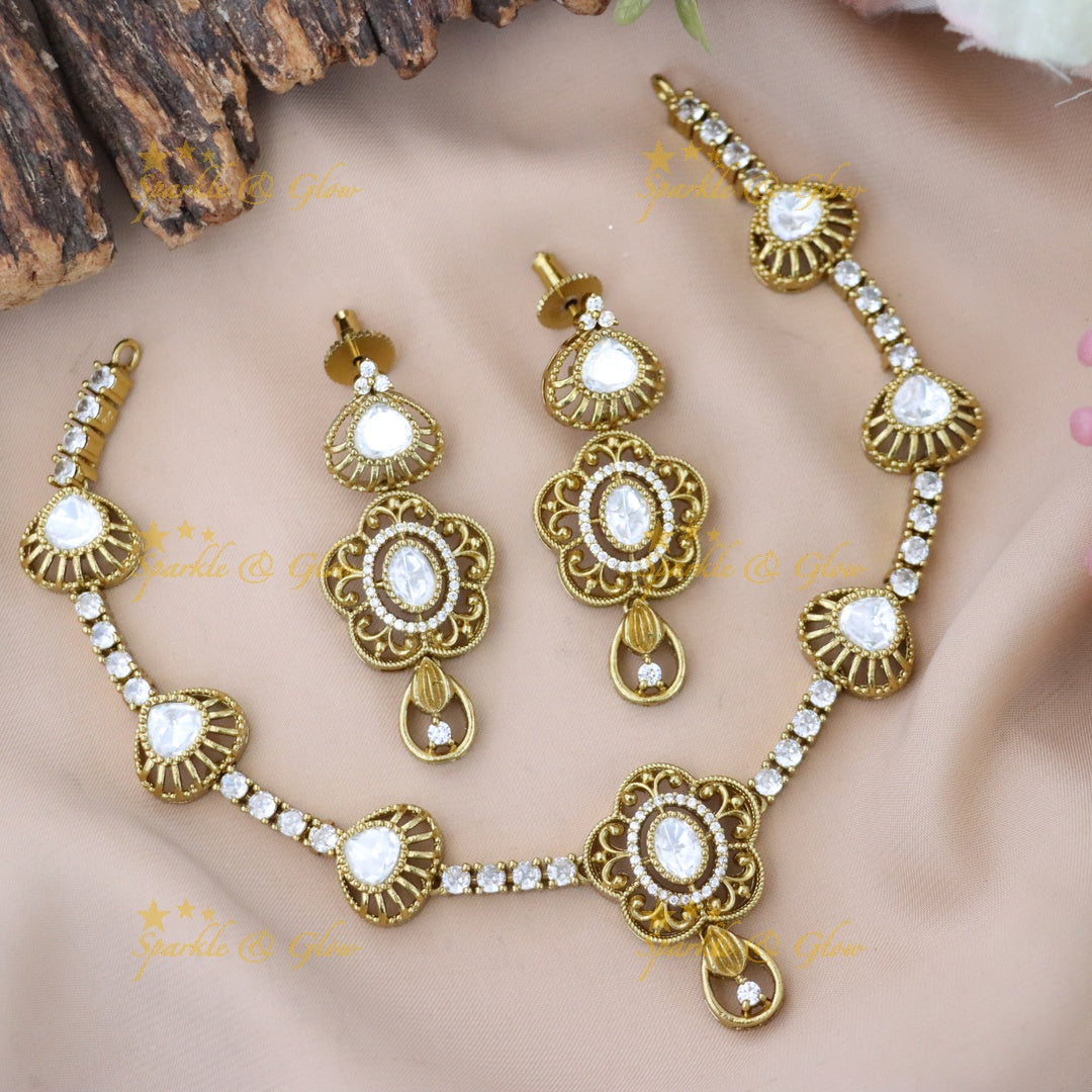 Exquisite Short Gold Necklace for Festive Elegance