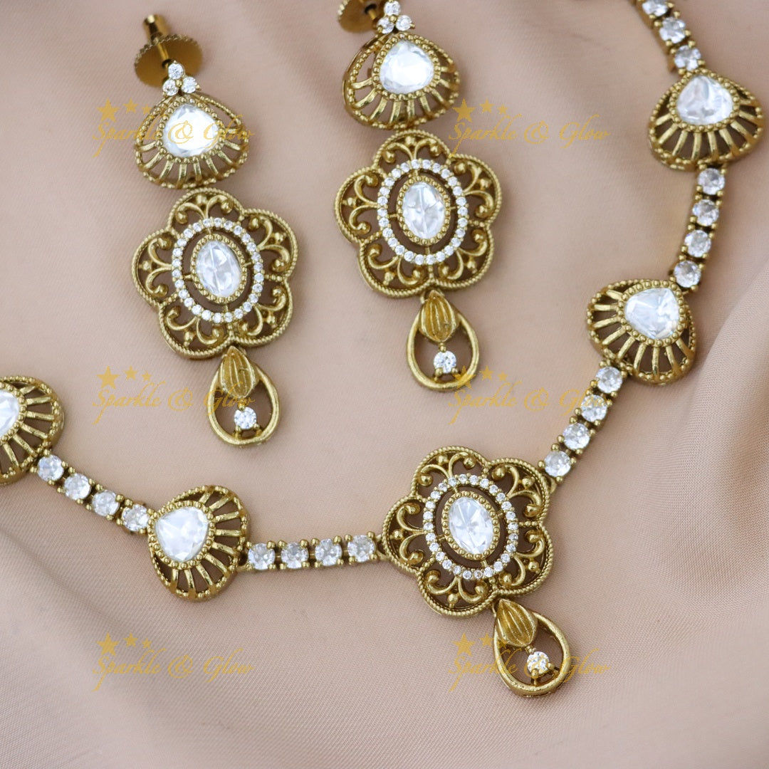 Exquisite Short Gold Necklace for Festive Elegance