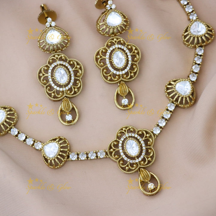 Exquisite Short Gold Necklace for Festive Elegance