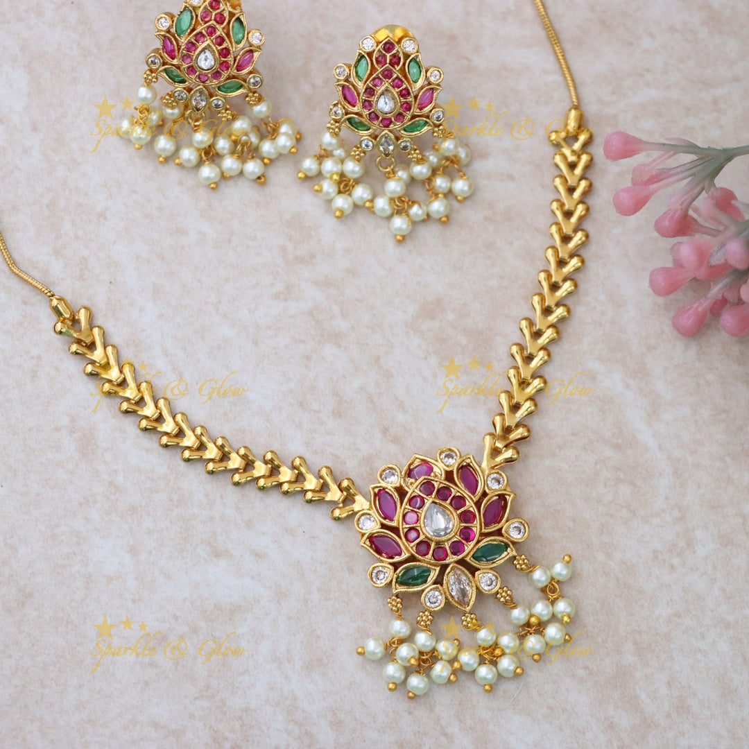Exquisite Gold Finish Short Necklace & Earring Set