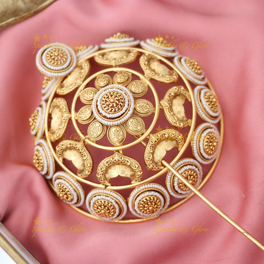Exquisite Golden Hair Bun for Festive Glamour