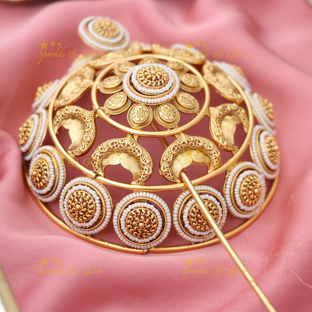 Exquisite Golden Hair Bun for Festive Glamour