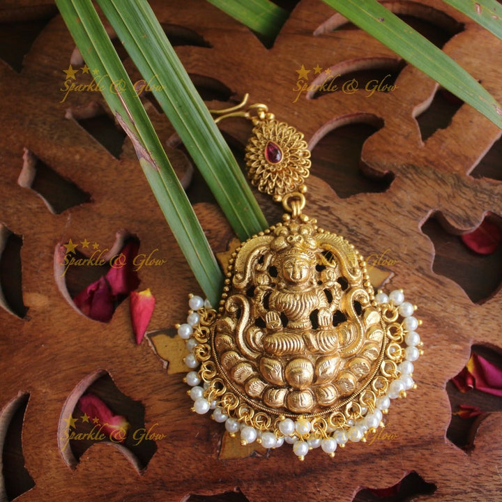 Gold alike Lakshmi single line maang tikka - Pearl - Sparkle and Glow - Pearl - 