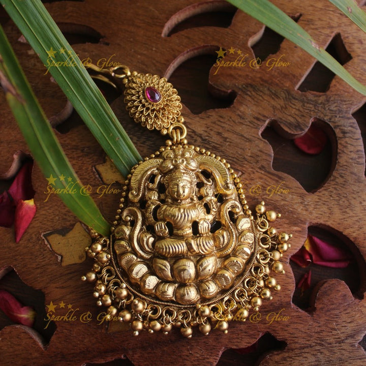Gold alike Lakshmi single line maang tikka - Pearl - Sparkle and Glow - Gold - 