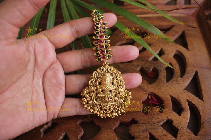 Gold alike Lakshmi single line maang tikka - Kemp Gold - Sparkle and Glow - Kemp Gold - 