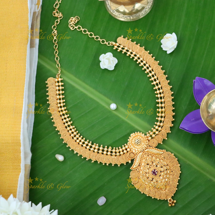 Exquisite Kerala Gold Short Necklace for Festive Occasions