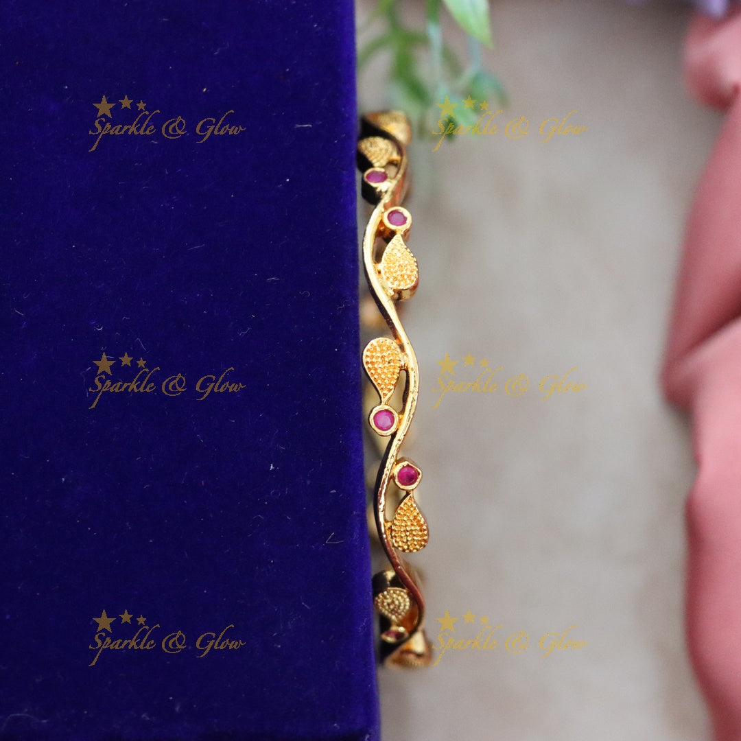 Exquisite Kerala Gold Bridal Bangle for Festive Weddings - One Hand