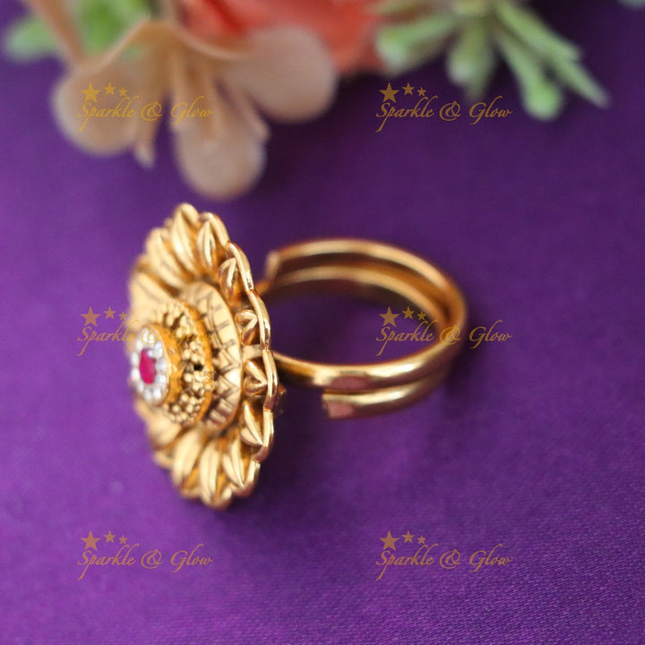 Exquisite Gold-Plated Floral Adjustable Finger Ring