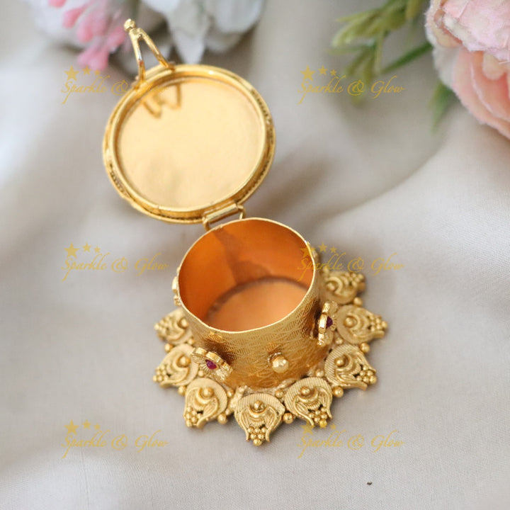 Elegant Gold-Inspired Kumkum Box for Festive Occasions