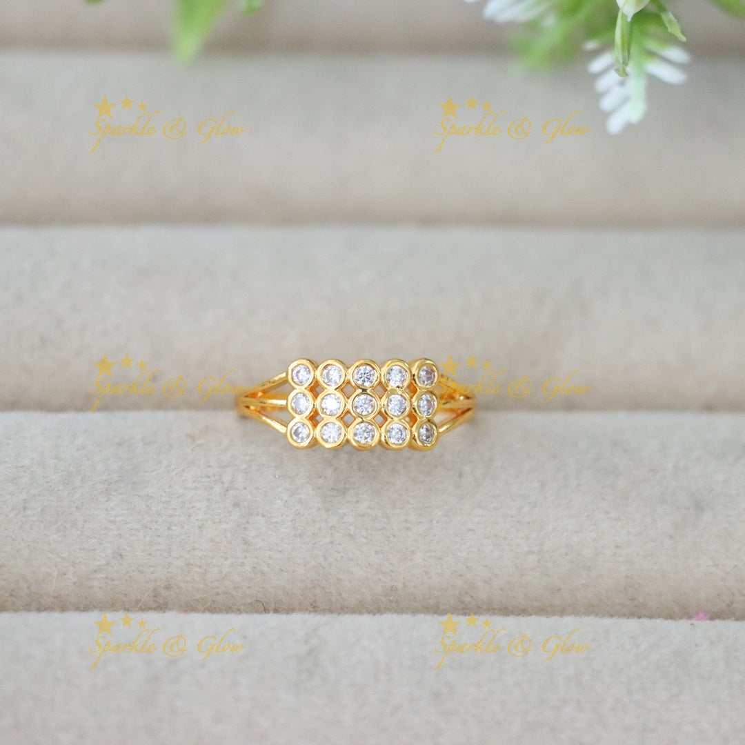 Elegant Microgold Finger Ring with Crystal Embellishments