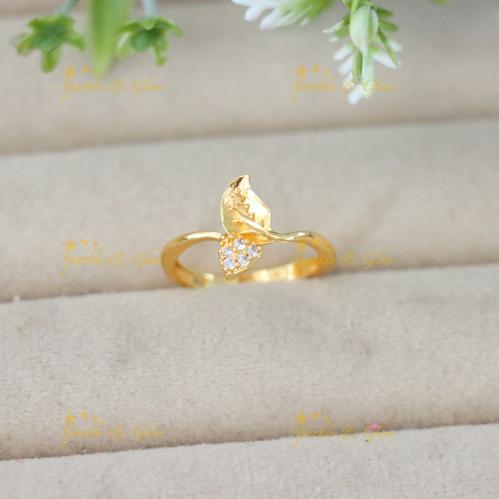 Elegant Microgold Leaf Finger Ring for Festive Occasions