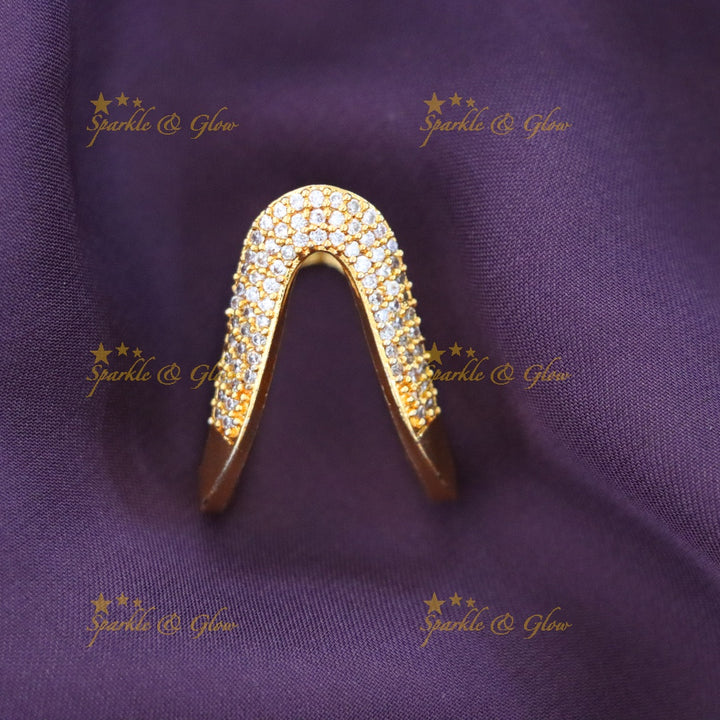 Exquisite Microgold Finger Ring with Crystal Elegance