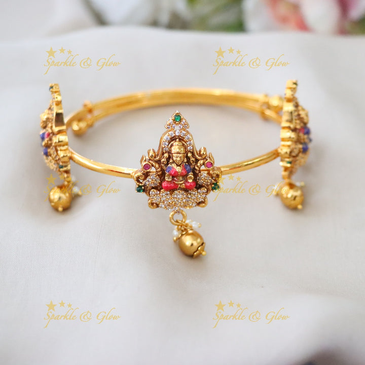 Exquisite Gold Jadau Vanki Bracelet for Weddings