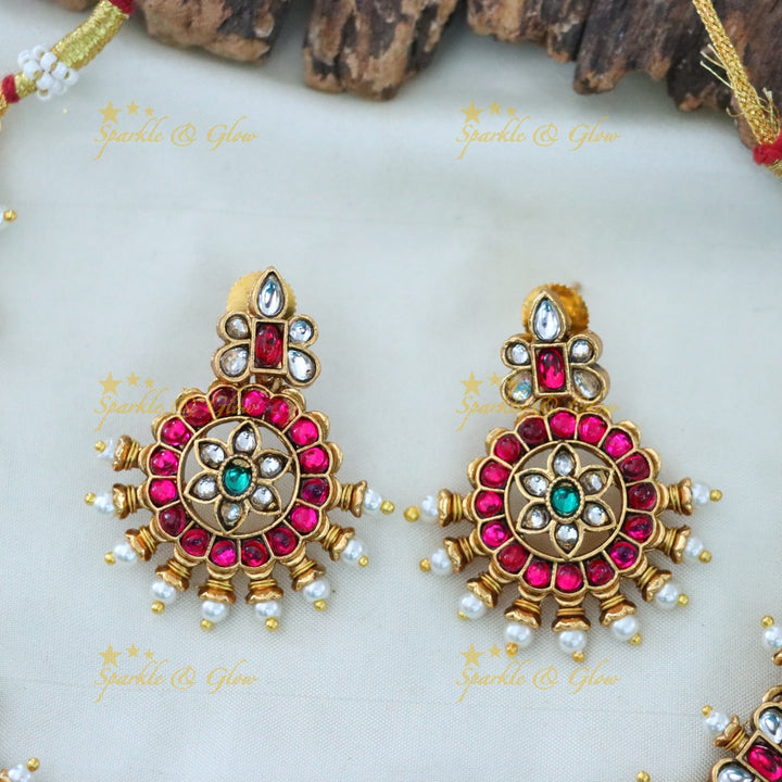 Radiant Gold Temple Necklace Set - Festive Glamour