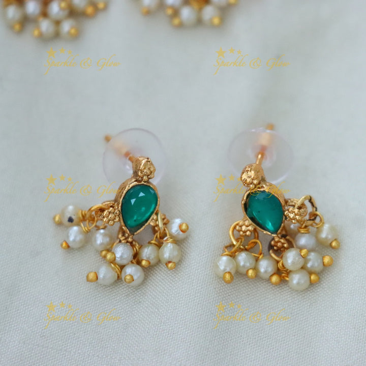 Gorgeous Gold Necklace with Pearls for Festive Occasions