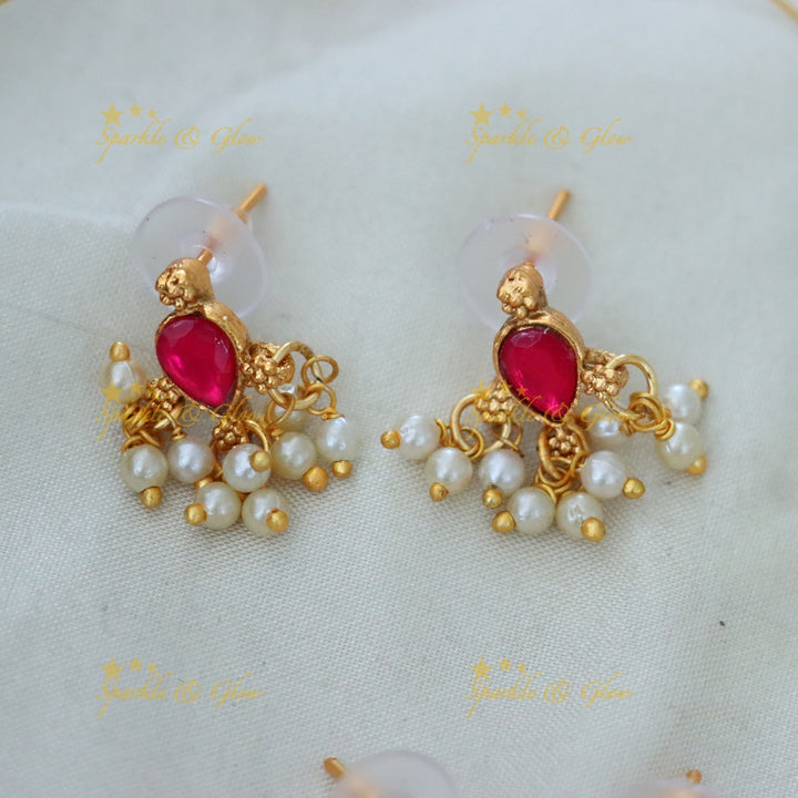 Gorgeous Gold Necklace with Pearls for Festive Occasions