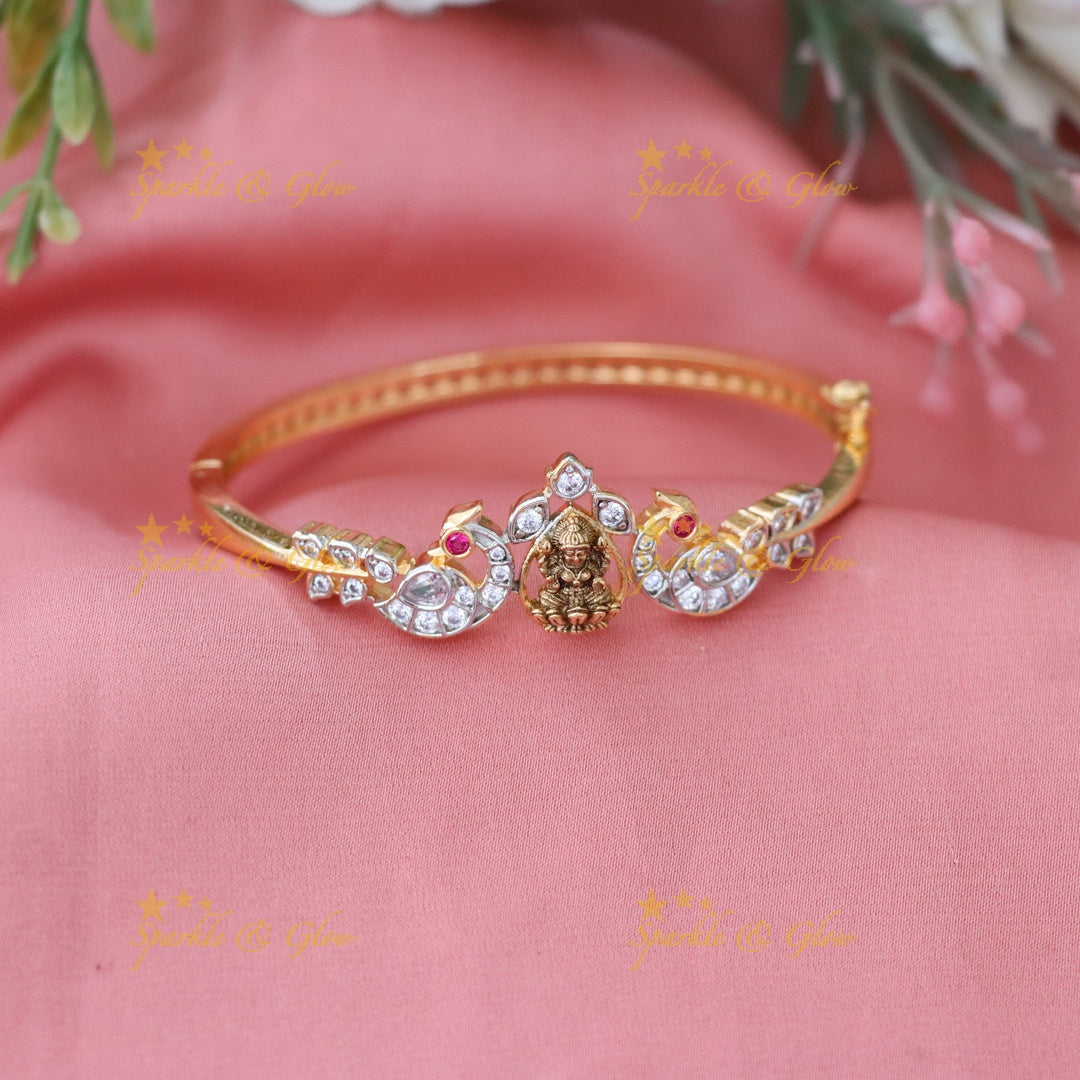 Exquisite Gold-Plated Temple Bangle – Glamorous Elegance