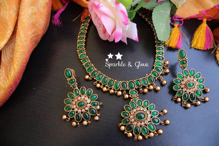 Kemp oval shapped stones adigai necklace - Green - Sparkle and Glow