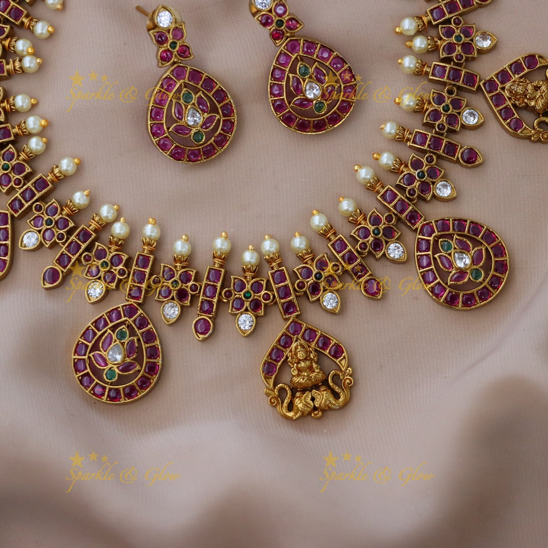 Exquisite Jadau Necklace Set for Glamorous Occasions