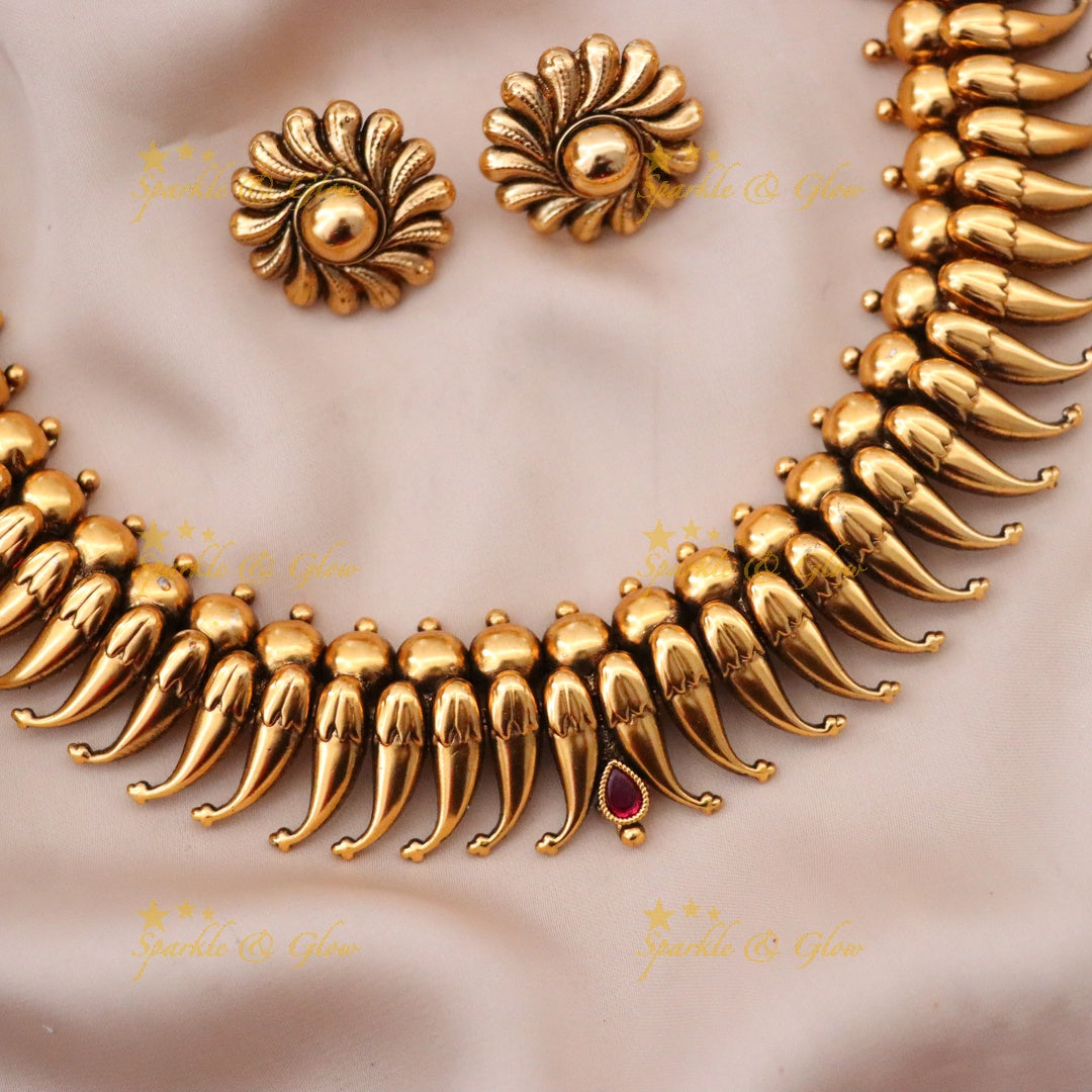 Exquisite Festive Gold Short Necklace Set