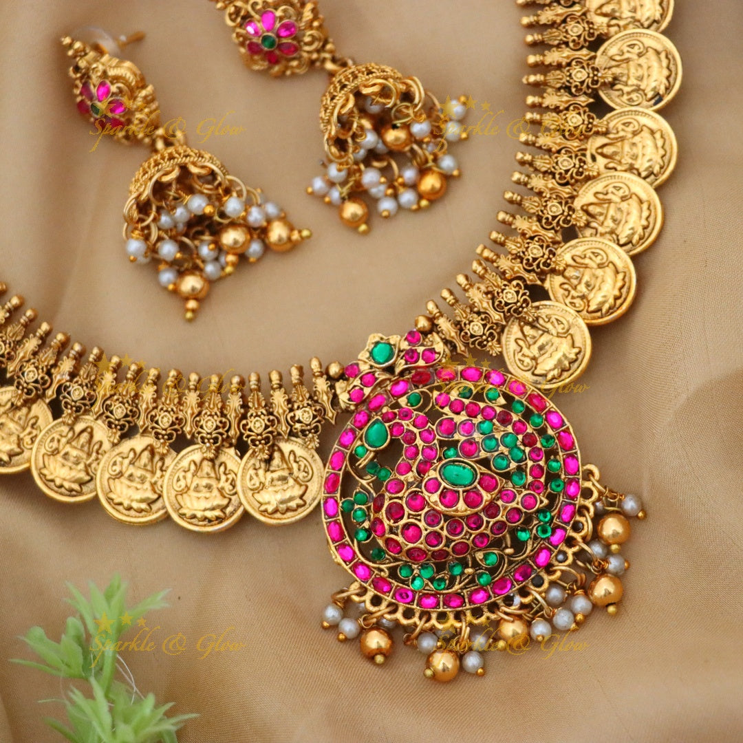 Exquisite Short Necklace Adorned with Gold Coins