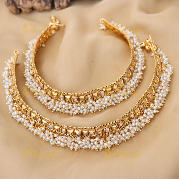 Festive Gold Anklet for Elegance & Celebration