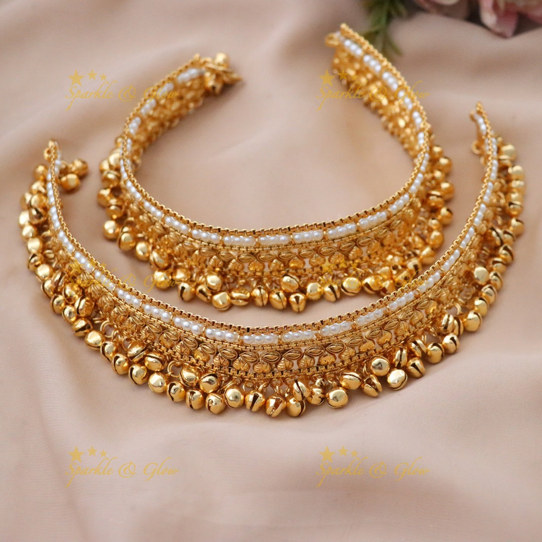 Elegant Gold Anklet for Festive Celebrations
